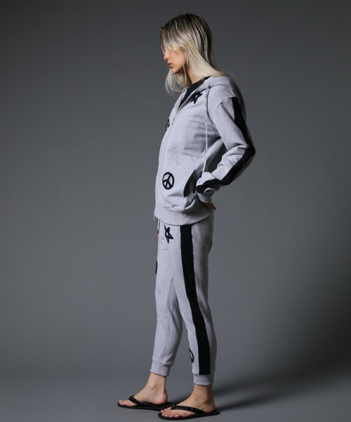 STUD MUFFIN（スタッドマフィン）の「STUD MUFFIN/スタッドマフィン/ストレッチベア裏毛 サガラパッチ＆ロゴ サイドライン リブパンツ（スウェットパンツ・メンズ・ブラック/グレー・2/4/3）」の9枚目の写真