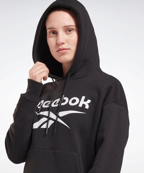 Reebok(リーボック)の「 アイデンティティ ロゴ フリース プルオーバー フーディー / Identity Logo Fleece Pullover Hoodie(パーカー・レディース・ブラック/ヘザーグレー/パープル/ホワイト・MEDIUM/X-LARGE/SMALL/LARGE/X-SMALL/XX-LARGE)」の12枚目の写真