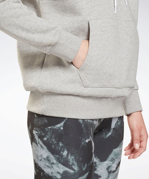 Reebok(リーボック)の「 アイデンティティ ロゴ フリース プルオーバー フーディー / Identity Logo Fleece Pullover Hoodie(パーカー・レディース・ブラック/ヘザーグレー/パープル/ホワイト・MEDIUM/X-LARGE/SMALL/LARGE/X-SMALL/XX-LARGE)」の7枚目の写真