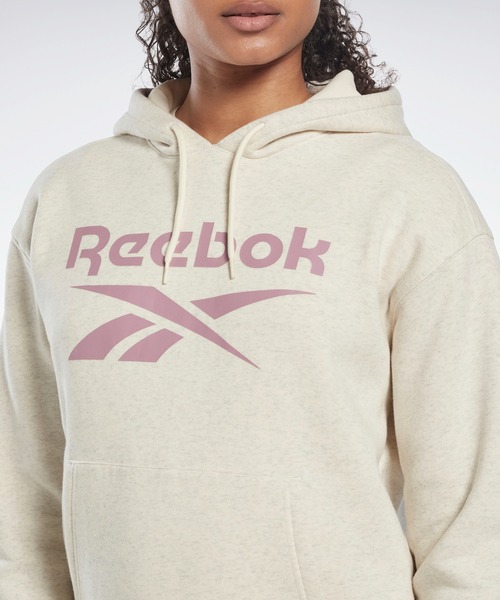 Reebok(リーボック)の「 アイデンティティ ロゴ フリース プルオーバー フーディー / Identity Logo Fleece Pullover Hoodie(パーカー・レディース・ブラック/ヘザーグレー/パープル/ホワイト・MEDIUM/X-LARGE/SMALL/LARGE/X-SMALL/XX-LARGE)」の18枚目の写真