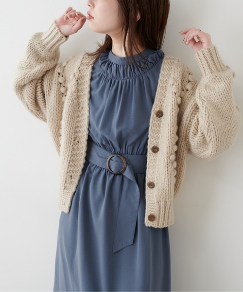 natural couture(ナチュラルクチュール)の「ポンポンニットカーディガン(カーディガン/ボレロ・レディース・オフホワイト/ブラウン/ベージュ・FREE)」の3枚目の写真