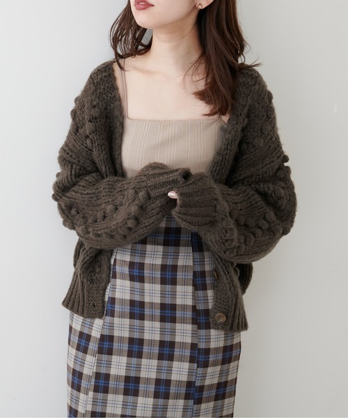 natural couture(ナチュラルクチュール)の「ポンポンニットカーディガン(カーディガン/ボレロ・レディース・オフホワイト/ブラウン/ベージュ・FREE)」の1枚目の写真