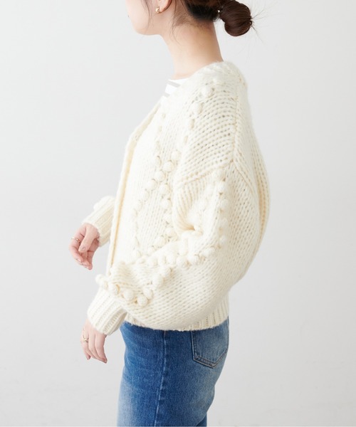 natural couture(ナチュラルクチュール)の「ポンポンニットカーディガン(カーディガン/ボレロ・レディース・オフホワイト/ブラウン/ベージュ・FREE)」の17枚目の写真