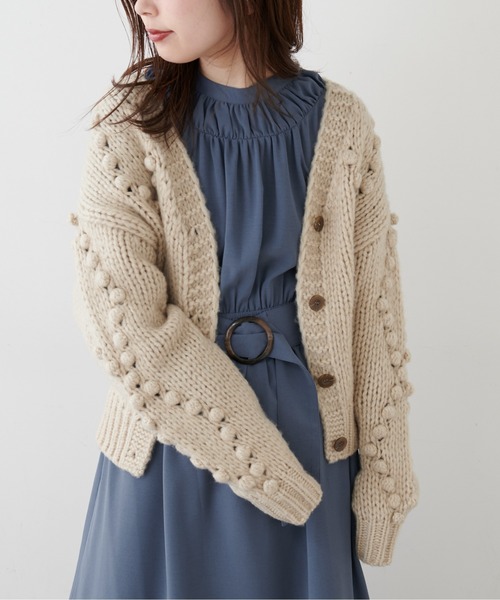 natural couture(ナチュラルクチュール)の「ポンポンニットカーディガン(カーディガン/ボレロ・レディース・オフホワイト/ブラウン/ベージュ・FREE)」の14枚目の写真