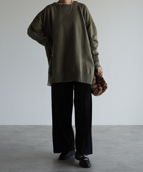amini(アミニ)の「【2021-2022 A/W】バックボタンスリットニット(ニット/セーター・レディース・ライトブルー/ブラック/アイボリー/モスグリーン・MEDIUM)」の5枚目の写真