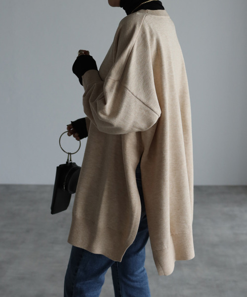 amini(アミニ)の「【2021-2022 A/W】バックボタンスリットニット(ニット/セーター・レディース・ライトブルー/ブラック/アイボリー/モスグリーン・MEDIUM)」の13枚目の写真