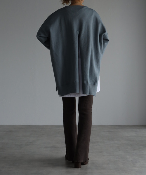 amini(アミニ)の「【2021-2022 A/W】バックボタンスリットニット(ニット/セーター・レディース・ライトブルー/ブラック/アイボリー/モスグリーン・MEDIUM)」の17枚目の写真