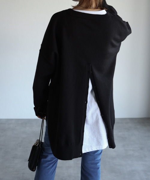 amini(アミニ)の「【2021-2022 A/W】バックボタンスリットニット(ニット/セーター・レディース・ライトブルー/ブラック/アイボリー/モスグリーン・MEDIUM)」の18枚目の写真