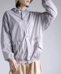 軽量シャカシャカナイロンパーカ