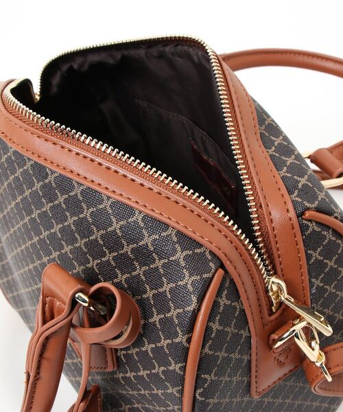 natural couture(ナチュラルクチュール)の「レトロクラシカル2WAYボストンバッグ(ショルダーバッグ・レディース・ブラック/ブラウン/アイボリー・FREE)」の7枚目の写真