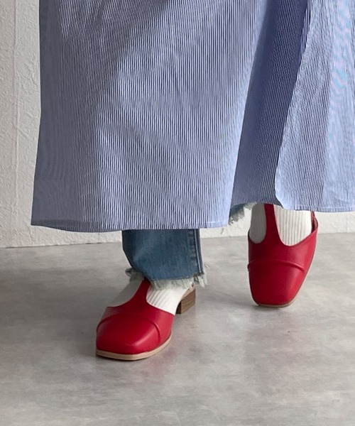 w closet（ダブルクローゼット）の「Tストラップパンプス（パンプス・レディース・ホワイト/ブラック/レッド・M/L）」の3枚目の写真