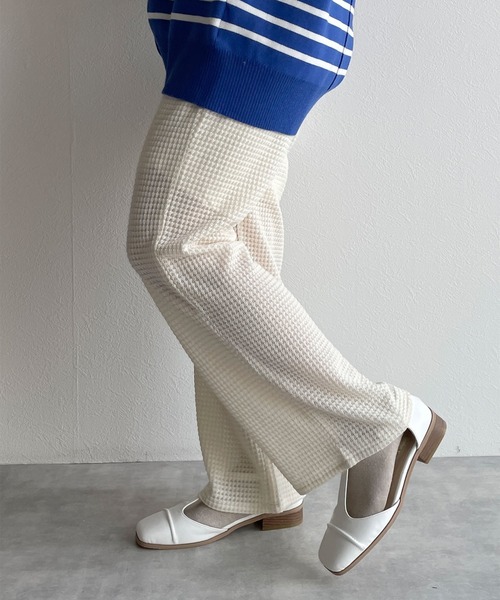 w closet（ダブルクローゼット）の「Tストラップパンプス（パンプス・レディース・ホワイト/ブラック/レッド・M/L）」の15枚目の写真