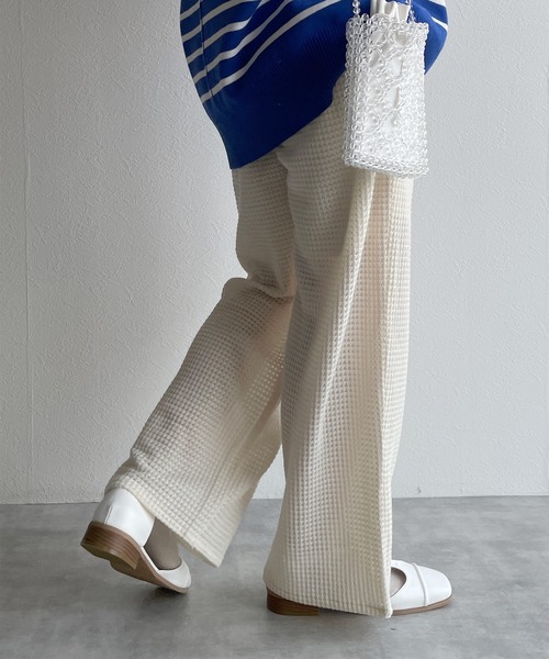 w closet（ダブルクローゼット）の「Tストラップパンプス（パンプス・レディース・ホワイト/ブラック/レッド・M/L）」の16枚目の写真