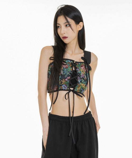 FOLLOWIN(フォロウィン)の「フラワーパターンツイストコルセットタンクトップキャミソール(キャミソール・レディース・ブラック・FREE)」の8枚目の写真