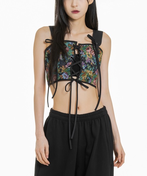 FOLLOWIN(フォロウィン)の「フラワーパターンツイストコルセットタンクトップキャミソール(キャミソール・レディース・ブラック・FREE)」の5枚目の写真
