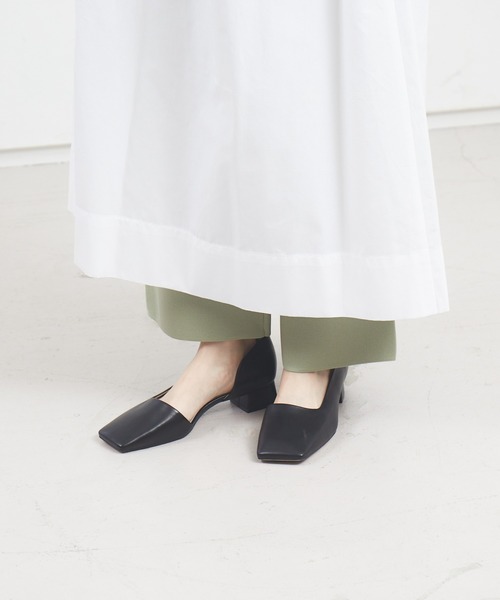 PICHE ABAHOUSE(ピシェ アバハウス)の「スクエアトゥサイドセパレートパンプス(パンプス・レディース・ブラック/ベージュ・37/38/39/35/36)」の2枚目の写真