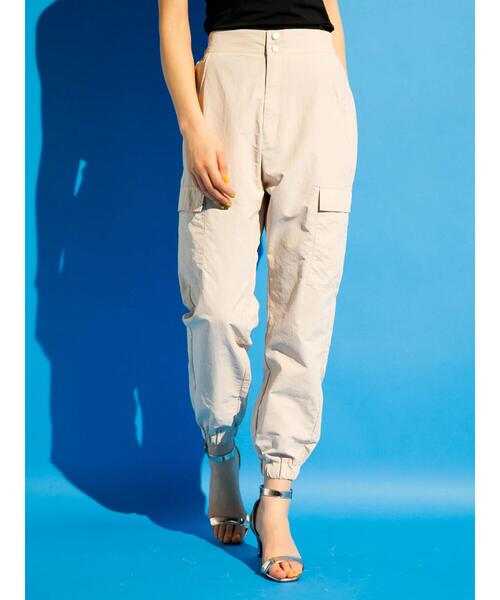koe（コエ）の「ナイロンカーゴパンツ＊（カーゴパンツ・レディース・ブラック/ベージュ/グリーン・M/L）」の5枚目の写真