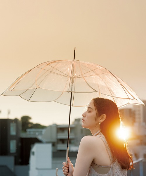 because（ビコーズ）の「【because】クリアカラーパイピングはなびらビニール長雨傘 BE-52009（長傘・レディース・ホワイト/ブラウン/グレー・FREE）」の2枚目の写真