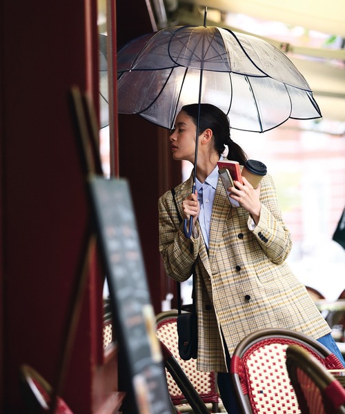 because（ビコーズ）の「【because】クリアカラーパイピングはなびらビニール長雨傘 BE-52009（長傘・レディース・ホワイト/ブラウン/グレー・FREE）」の4枚目の写真