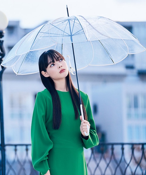 because（ビコーズ）の「【because】クリアカラーパイピングはなびらビニール長雨傘 BE-52009（長傘・レディース・ホワイト/ブラウン/グレー・FREE）」の7枚目の写真