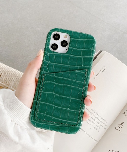 tolene(トレネ)の「クロコ型押し フェイクレザー カードケース付き スマホカバー iPhoneケース ( 7 / 8 / SE2 / 11 / 11Pro / 11Pro max / 12 / 12pro / 12pro max / 12mini / 13 /13pro / 13promax)(スマホケース/カバー・レディース・ブラック/グレー/イエロー/グリーン/ミント/キャメル・K/F/C/H/J/D/B/I)」の4枚目の写真