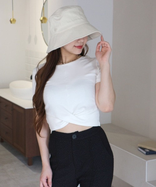 ROYAL PARTY(ロイヤルパーティー)の「2WAYねじりカットトップス(Tシャツ/カットソー・レディース・オフホワイト/ピンク/ブラック・FREE)」の4枚目の写真