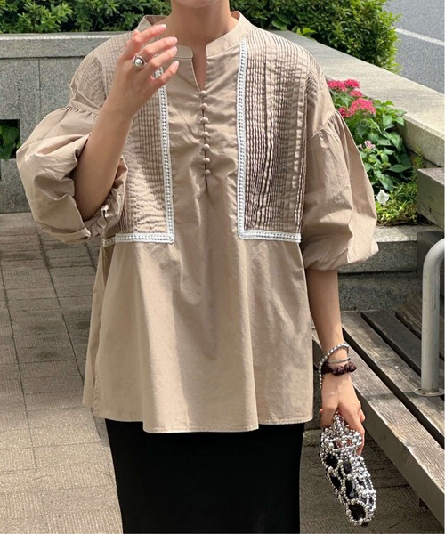 Isn't She?（イズントシー）の「ピンタックボリュームスリーブブラウス（シャツ/ブラウス・レディース・ブラック/オフホワイト/ベージュ・FREE）」の3枚目の写真