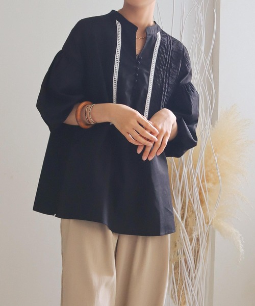 Isn't She?（イズントシー）の「ピンタックボリュームスリーブブラウス（シャツ/ブラウス・レディース・ブラック/オフホワイト/ベージュ・FREE）」の6枚目の写真