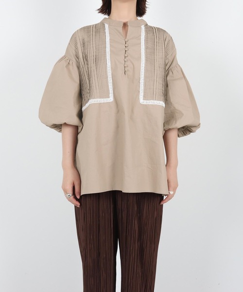 Isn't She?（イズントシー）の「ピンタックボリュームスリーブブラウス（シャツ/ブラウス・レディース・ブラック/オフホワイト/ベージュ・FREE）」の9枚目の写真