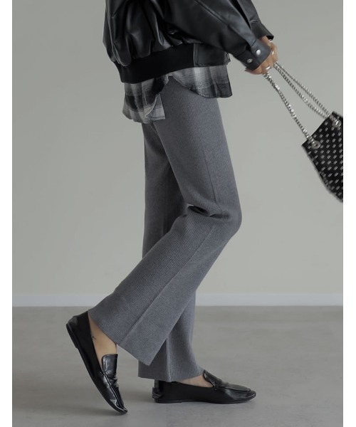 Re:EDIT（リエディ）の「[ZOZO限定][累計販売枚数2万枚][お気に入り数2万][脚長効果抜群][低身長/大きいサイズ有]リブニットスリムフレアパンツ（その他パンツ・レディース・グリーン/ブラック/ベージュ/アイボリー/オレンジ/ダークブラウン/チャコールグレー/ブルー/モカ/ネイビー/マスタード/レッド系その他/カーキ・SHORT/MEDIUM/LARGE/X-LARGE/AM）」の14枚目の写真