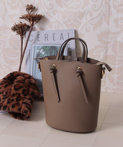 Honeys（ハニーズ）の「ナローハンドルミニＢａｇ（ハンドバッグ・レディース・ブラック/レンガ/グリーン/グレイッシュベージュ/モカ/アイボリー/ベージュ・FREE）」の4枚目の写真