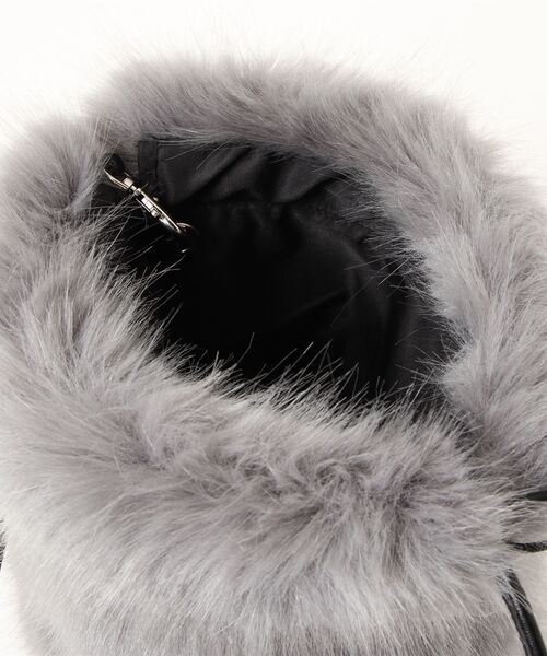 clear（クリア）の「ファー巾着バック（ショルダーバッグ・レディース・オフホワイト/グレー/グレイッシュベージュ・F）」の6枚目の写真