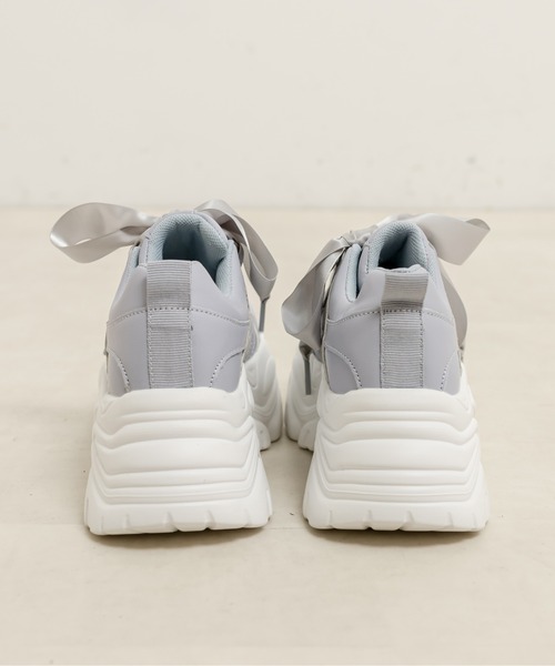 OLIVE des OLIVE（オリーブデオリーブ）の「リボン厚底スニーカー　1031130020（スニーカー・レディース・ホワイト/ブラック・SMALL/MEDIUM/LARGE）」の9枚目の写真