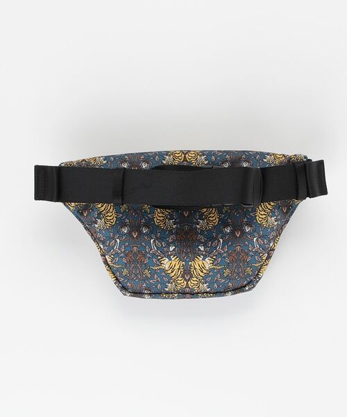 Onitsuka Tiger（オニツカタイガー）の「P WAIST POUCH / ピーウェストポーチ（ボディバッグ/ウエストポーチ・レディース・ネイビー/オフホワイト・OS）」の11枚目の写真