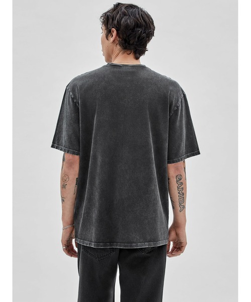 Guess(ゲス)の「GUESS Originals Washed Logo Tee ロゴTシャツ(Tシャツ/カットソー・メンズ・ホワイト/ブラック・SMALL/MEDIUM/X-LARGE/LARGE)」の8枚目の写真