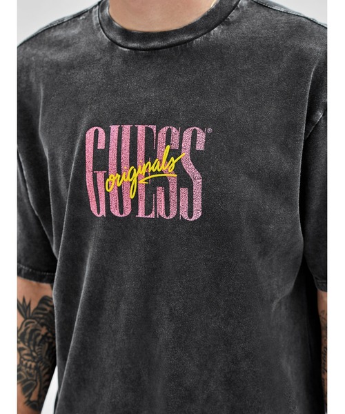 Guess(ゲス)の「GUESS Originals Washed Logo Tee ロゴTシャツ(Tシャツ/カットソー・メンズ・ホワイト/ブラック・SMALL/MEDIUM/X-LARGE/LARGE)」の9枚目の写真
