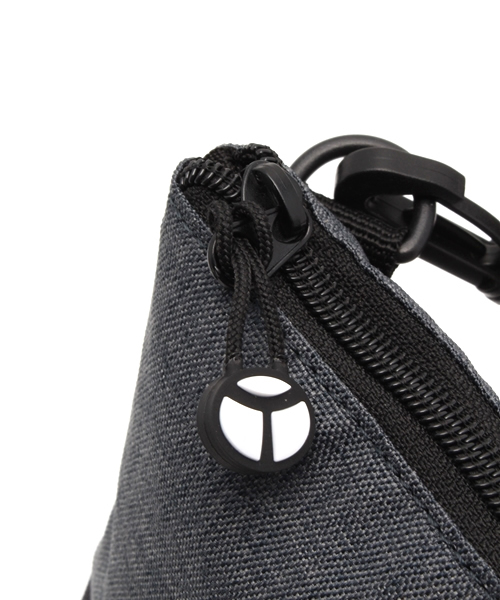 VENCEEXCHANGE（ヴァンスエクスチェンジ）の「YAKPAK ヤックパックミニポーチ          （ショルダーバッグ・メンズ・チャコールグレー/スカイブルー・FREE）」の7枚目の写真