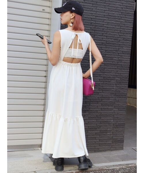 EVRIS(エヴリス)の「バックシャーリングロングワンピース(ワンピース・レディース・ホワイト/ブラック・FREE)」の1枚目の写真