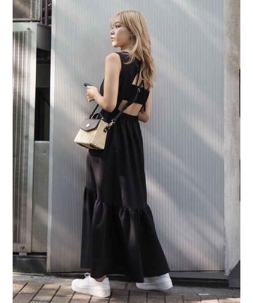 EVRIS(エヴリス)の「バックシャーリングロングワンピース(ワンピース・レディース・ホワイト/ブラック・FREE)」の4枚目の写真