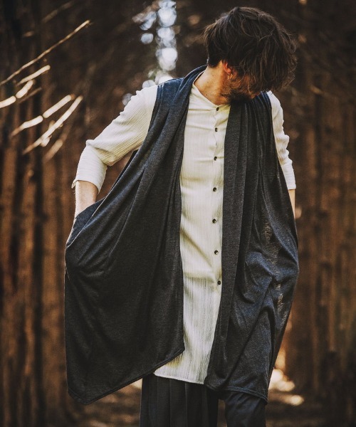 NO ID.（ノーアイディ）の「【NO ID.】Sleeveless Drape Gown / ノースリーブ ドレープ ガウン（カーディガン/ボレロ・メンズ・グレー/その他23/ブラック・ONE SIZE）」の11枚目の写真