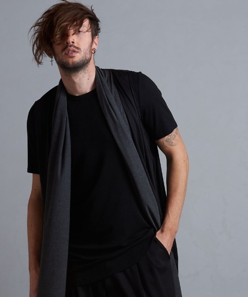 NO ID.（ノーアイディ）の「【NO ID.】Sleeveless Drape Gown / ノースリーブ ドレープ ガウン（カーディガン/ボレロ・メンズ・グレー/その他23/ブラック・ONE SIZE）」の8枚目の写真