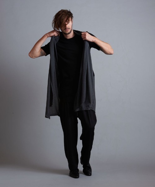 NO ID.（ノーアイディ）の「【NO ID.】Sleeveless Drape Gown / ノースリーブ ドレープ ガウン（カーディガン/ボレロ・メンズ・グレー/その他23/ブラック・ONE SIZE）」の7枚目の写真