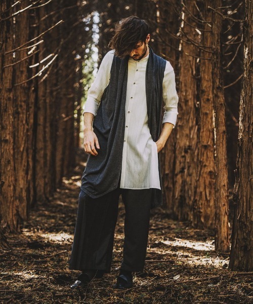 NO ID.（ノーアイディ）の「【NO ID.】Sleeveless Drape Gown / ノースリーブ ドレープ ガウン（カーディガン/ボレロ・メンズ・グレー/その他23/ブラック・ONE SIZE）」の13枚目の写真