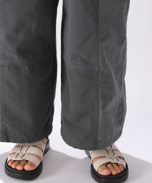 niko and...（ニコアンド）の「ミリタリーZIPサロペット（サロペット/オーバーオール・レディース・ベージュ/チャコール/カーキ・MEDIUM/LARGE）」の17枚目の写真