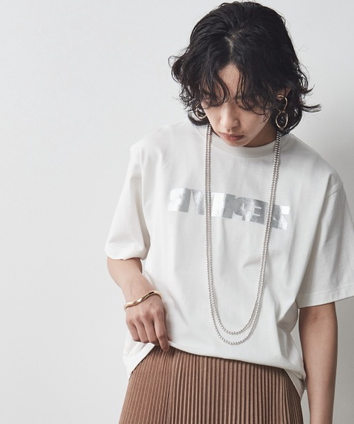 CHIC STYLE（シックスタイル）の「＜大きいサイズ＞綿100％ロゴ箔プリントTシャツ シックスタイル（Tシャツ/カットソー・レディース・ブラック/オフホワイト・L/LL/3L/4L/5L）」の2枚目の写真