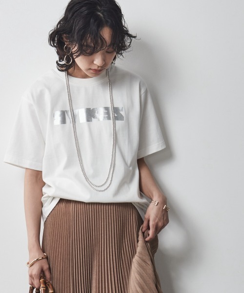CHIC STYLE（シックスタイル）の「＜大きいサイズ＞綿100％ロゴ箔プリントTシャツ シックスタイル（Tシャツ/カットソー・レディース・ブラック/オフホワイト・L/LL/3L/4L/5L）」の3枚目の写真