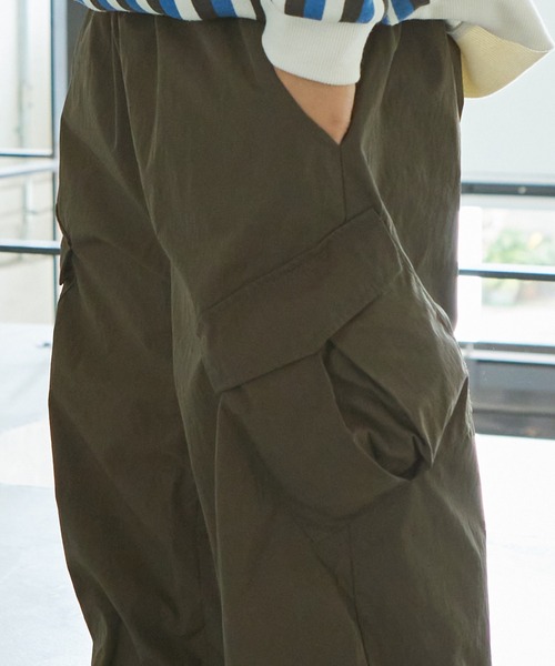 PAIRMANON STREET（ペアマノンストリート）の「【PAIRMANON STREET】パラシュートパンツ ナイロン カーゴパンツ ウエストゴム（カーゴパンツ・キッズ・ブラック/ピンク/オフホワイト/オリーブ/ベージュ/パープル/カーキ/グレイッシュベージュ・100/120/150/130/110/140/90/160）」の11枚目の写真