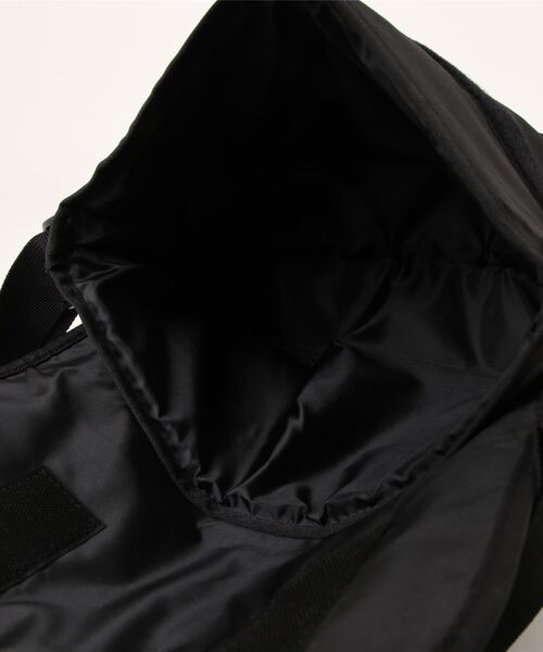 Dickies(ディッキーズ)の「【Dickies】 HW LOGO MESSENGER BAG(メッセンジャーバッグ・レディース・ベージュ/オフホワイト/ブラック・FREE)」の6枚目の写真