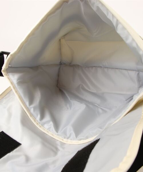 Dickies(ディッキーズ)の「【Dickies】 HW LOGO MESSENGER BAG(メッセンジャーバッグ・レディース・ベージュ/オフホワイト/ブラック・FREE)」の7枚目の写真
