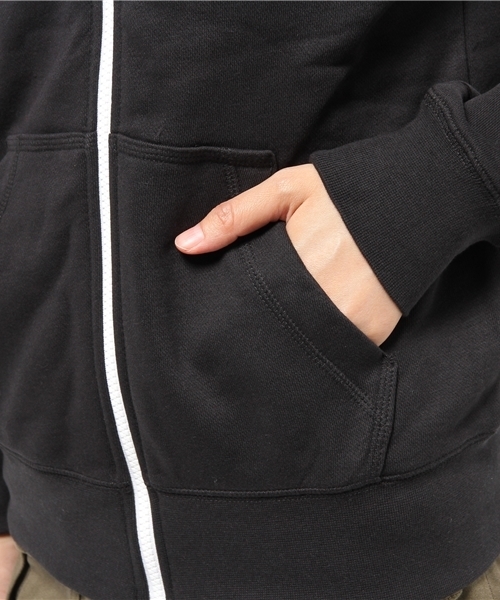 NIKE（ナイキ）の「ウィメンズ ナイキ ジップパーカー WMNS NIKE CLUB FT FZ HOODY-SWOOS 638284-010（パーカー・レディース・ブラック・SMALL/MEDIUM）」の8枚目の写真